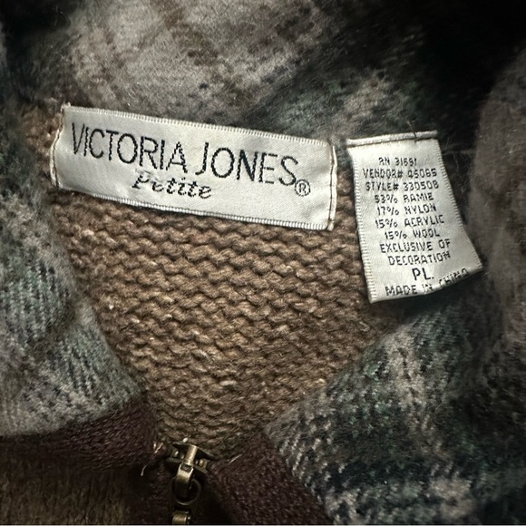 Victoria Jones Brown Knit Christmas Vest - Picture 3 of 3
